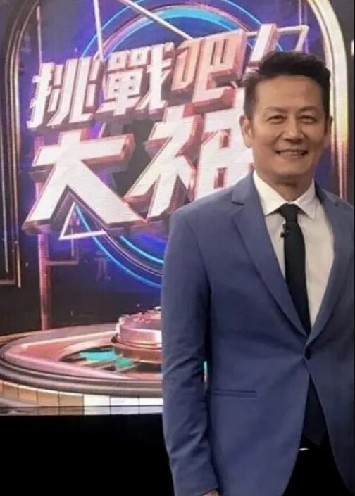 热辣而饥渴与邻居粗壮的鸡巴 GP3165 伸展她的屁股 - AvpleTV