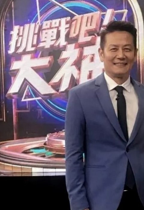 国产TS群P风骚至极的金雪儿和姐妹美琳娜前后3P直男 - AvpleTV
